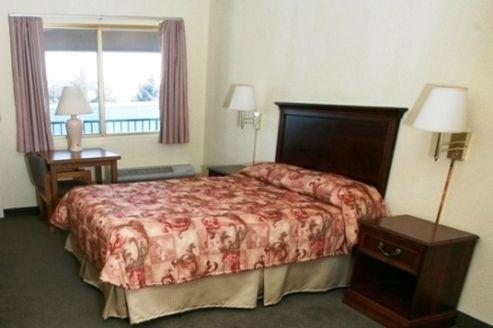 Home-Towne Lodge Omaha Room photo