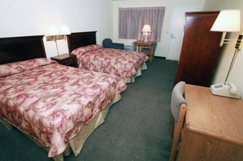 Home-Towne Lodge Omaha Room photo