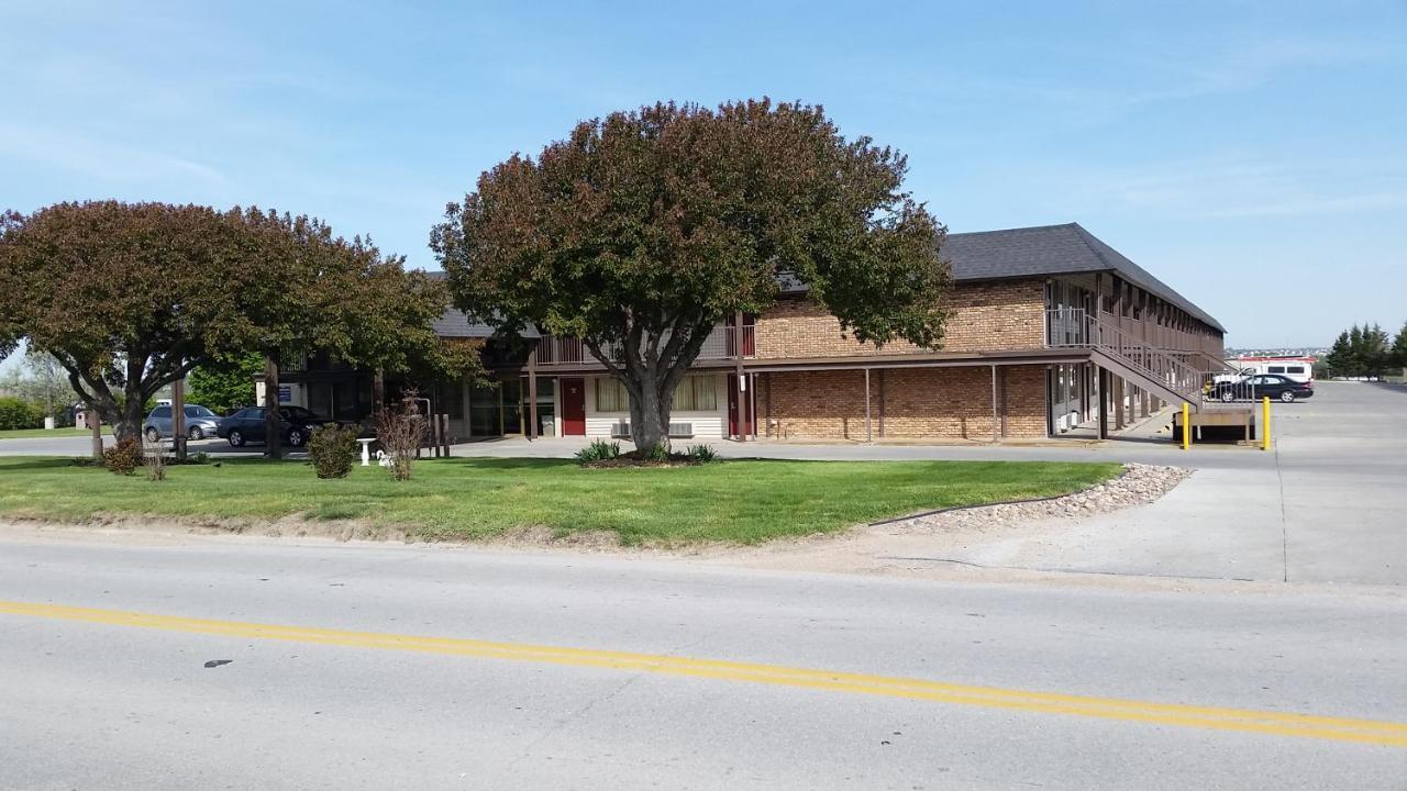 Home-Towne Lodge Omaha Exterior photo